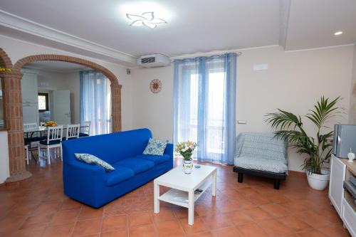 Tramonti House | Relax at Casa Francese: Family-Friendly Retreat with Hot Tub