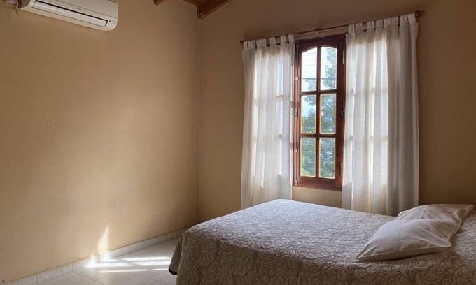 Embalse House | Cozy Casa Frente al Lago: Ideal for Families and Pets