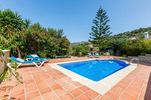 Sayalonga House | Discover Casa Fuentezuelas: Oceanfront Bliss Awaits