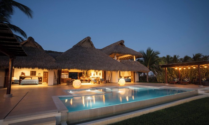 Libertad House | Casa Gaby - Beachfront Villa with Private Pool & Spa