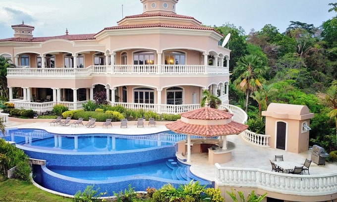 Jaco House | Experience Casa Garmus: Oceanfront Retreat with Private Pool