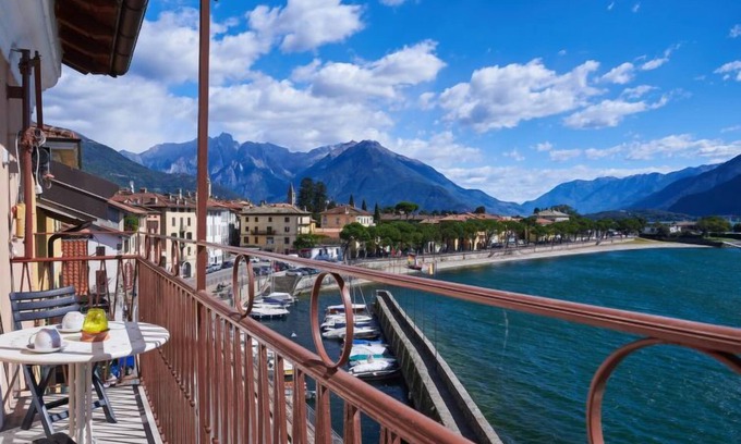 Domaso Apartment | Cozy Casa Gemma: Oceanfront Retreat with Spa & Breakfast
