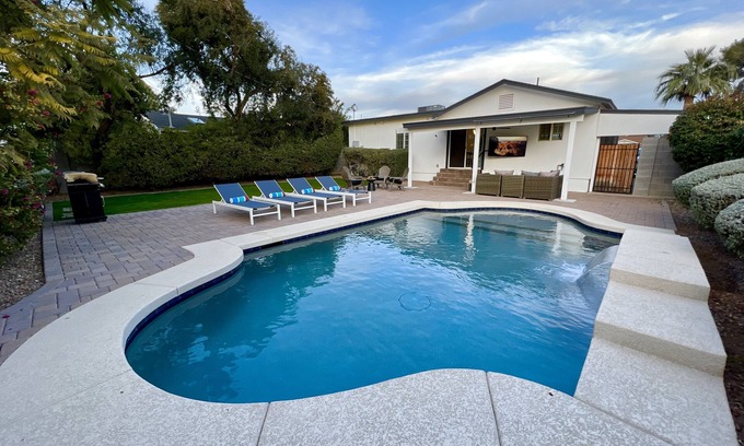Peters View House | Indulge in Casa Gia: Heated Pool & Spa Near Biltmore