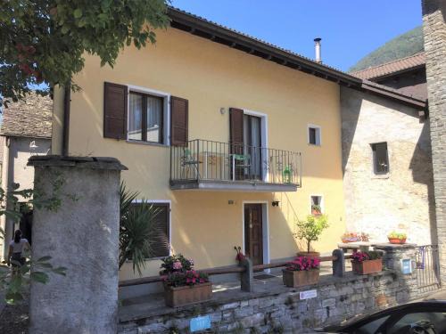 Terre di Pedemonte House | Family-Friendly Retreat at Casa Gialla - Rated 9/10