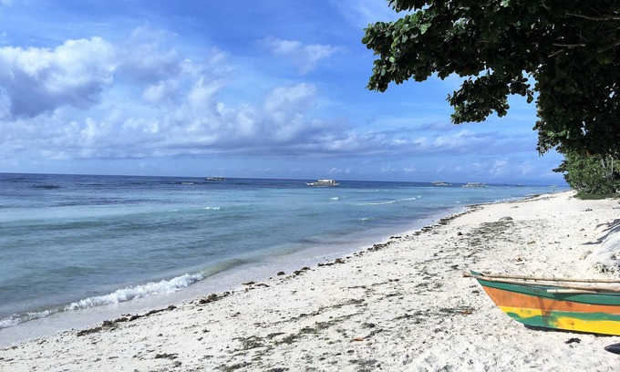 Libaong House | Budget-Friendly Casa Gialla: Family Pool & Breakfast Awaits