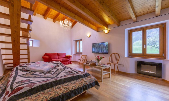 Pugerna House | Pet-Friendly Casa Gialla in Pugerna, Switzerland - Rated 10/10