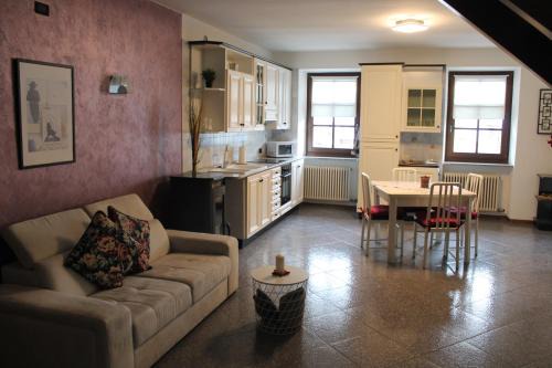 Tiarno di Sopra Apartment | Pet-Friendly Casa Gio - Ledro with Breakfast & Hot Tub