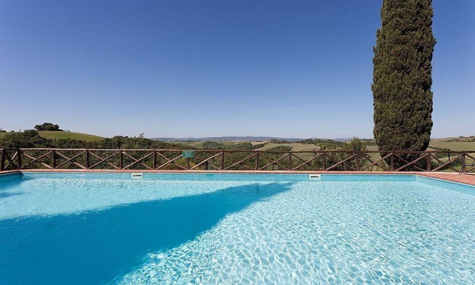Asciano House | Casa Giobatta A: Elegant Apartment with Pool & Free Wi-Fi