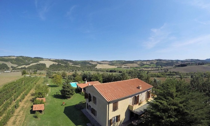 Pomarance Apartment | Discover Casa Girasole Agriturismo with Pool & Kitchen