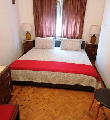 Casais House | Budget-Friendly Stay at Casa Glória with Family Amenities