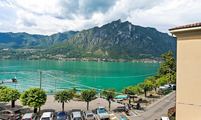 Claino Con Osteno House | Family-Friendly Getaway at Casa Glicine On The Lake
