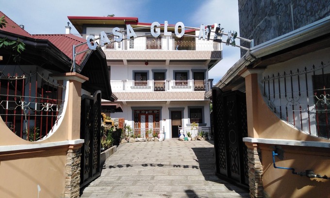 Santa Catalina House | Budget-Friendly Stay at Casa Glo Mer with Spa & Breakfast