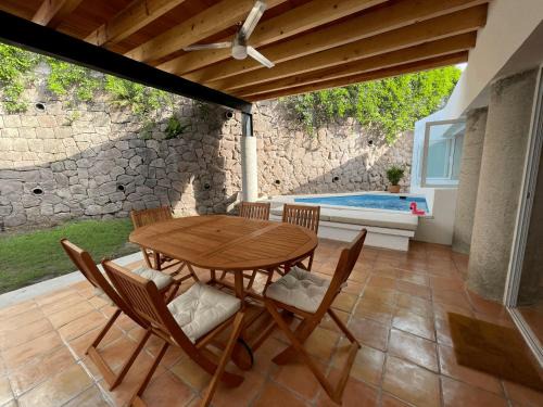 Xochitepec House | Relax at Casa Golondrina: Oceanfront Retreat with Pool