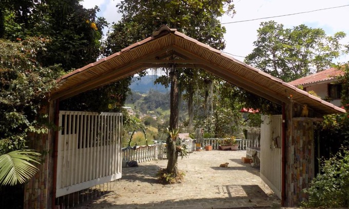 Granada House | Comfortable Stay at CASA GRANADA with Pet-Friendly Amenities