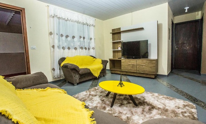 Vila Yolanda House | Ideal Family Retreat: Casa Grande with 2 Bedrooms & Suite