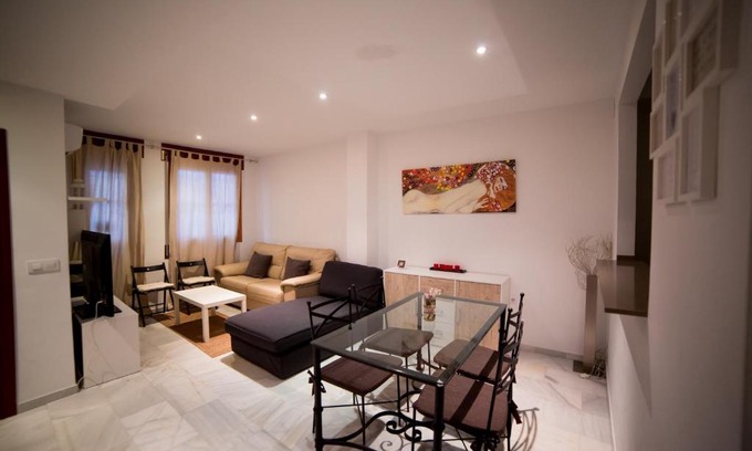 San Lorenzo House | Historic Casa Grande: Family & Pet Friendly Retreat
