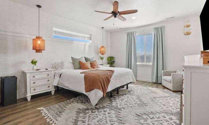 Caldwell House | Beautiful Casa Grande Retreat with Hot Tub & Pet-Friendly Stay