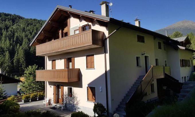 Isolaccia Apartment | Child-Friendly Retreat: Casa Grazia with 9.3 Rating