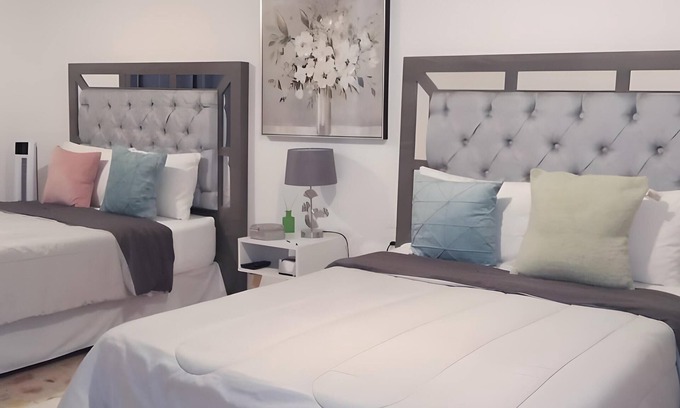 Del Ex-marquezado House | Relax at Casa Guanab: Spa, Restaurant & Family-Friendly Stay