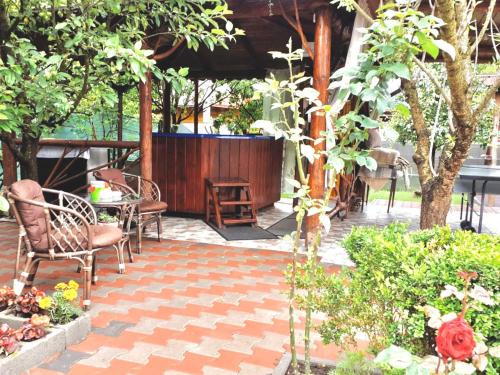 Sovata House | Experience Casa Hărșan: Oceanfront Bliss with Pool Access
