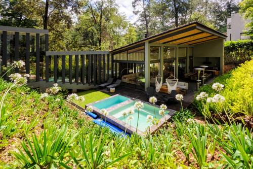 Valle de Bravo Villa | Casa Helechos, Arquitectura Única con Vistas al Bosque