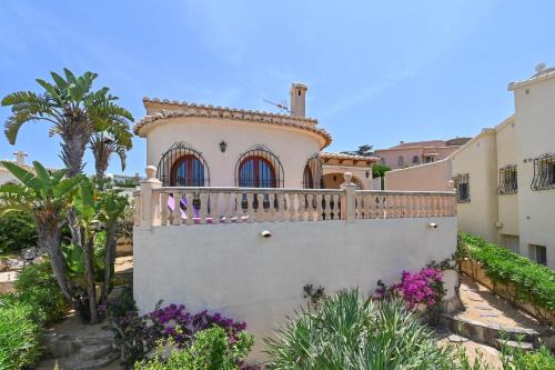 L'Alcassar Villa | Tranquil Casa Helena with Oceanfront Views and Pool