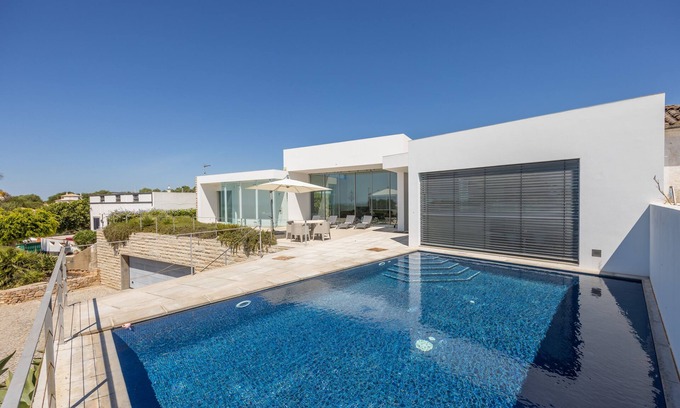Santo Estevao Villa | Relax at Casa Henna: Family-Friendly with Private Pool
