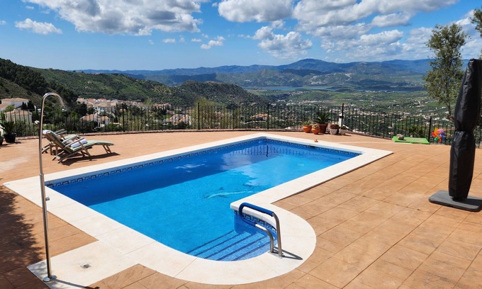 Alcaucin Villa | Casa Henrik – on the Edge of a Nature Reserve, Private Pool, Breathtaking Views