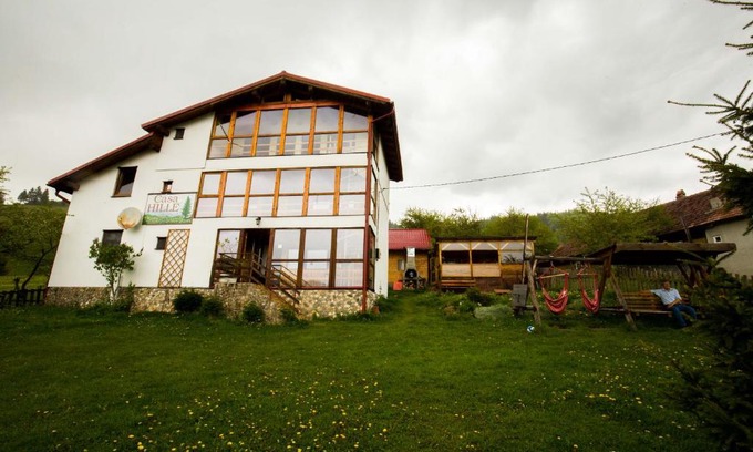 Moieciu House | Top-Rated Casa Hille: Family-Friendly with Kitchen Access