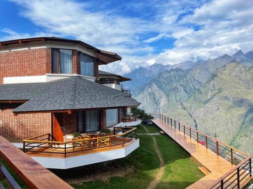 Auli Resort | Discover Casa Himalaya, Auli - Rated 9.2/10 with Family-Friendly Amenities