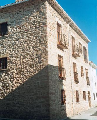 Corduente House | Cozy Casa Hipolito: Pet-Friendly with Breakfast Included