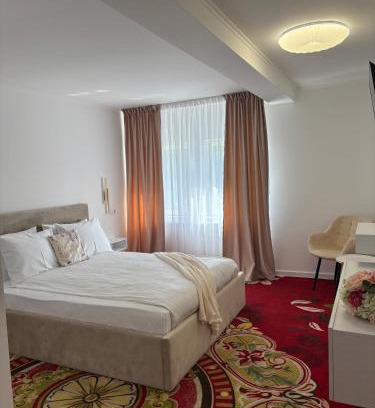 Firiza House | Discover CASA HOBAN: Family-Friendly with Hot Tub & Kitchen