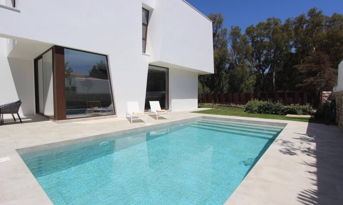 Conil de la Frontera House | Casa Holbox A: Modern Holiday Home with Private Pool & Garden