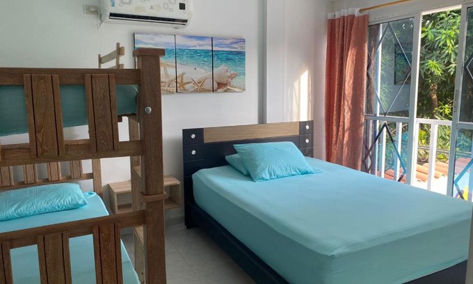 Papare House | Pet-Friendly Hostel ISABELLA with Ocean View Dining