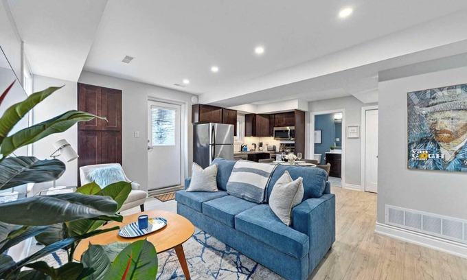 Bracondale Hill Hotel | Casa Hotel: Stylish Modern Family Suite w Patio