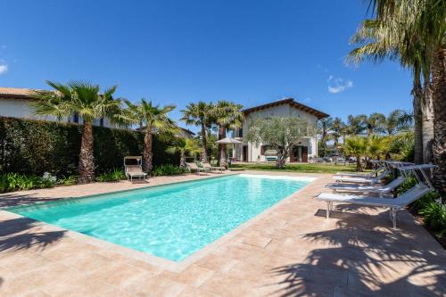 Piedimonte Etneo Villa | Beautiful Casa Il Geranio: Oceanfront Retreat with Pool
