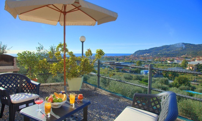 Diano Castello House | Casa Ilaria: Oceanfront Villa with Garden & 10/10 Rating