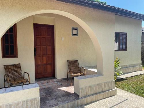 Vila do Abraao House | Top-Rated Oceanfront Retreat at Casa Ilha Grande - RJ