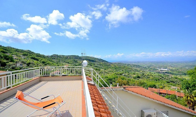 Ogliastro Cilento House | Cozy Casa Imma: Family-Friendly Apartment with Free Wi-Fi