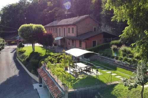 Castell'Alfero Apartment | Nature Retreat: Casa La Tana del Tasso for Families & Pets