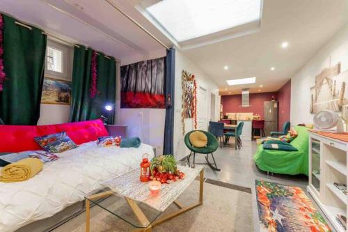 Calais Apartment | Pet-Friendly Casa Inca Calais - Free Parking & Great Reviews