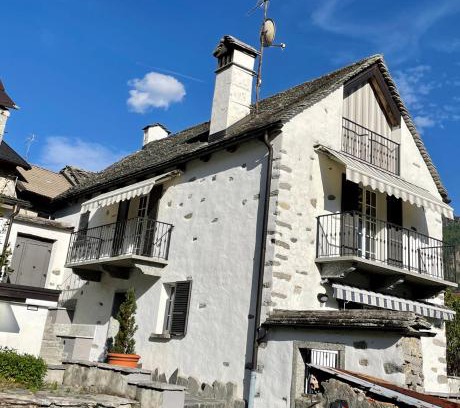 Re House | Cozy Casa with Fireplace and Loft, Rated 8.9/10