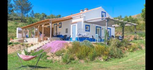 Reliquias Apartment | Sunny Oceanfront Stay at Casa Inglesa Roosa - Rated 9/10
