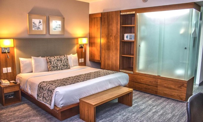 Queretaro Hotel | Premium Stays at Casa Inn Hotel Queretaro with Pool & Hot Tub