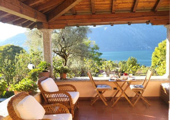 Tremezzo Apartment | Casa Intignano: Lakeside Retreat with Private Bath and Patio
