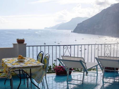 Arienzo Apartment | Casa Intiso: Ideal Two-Bedroom Apartment for Your Getaway