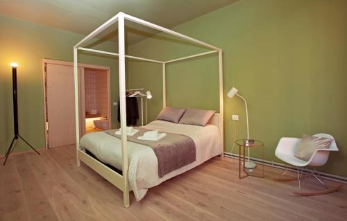 Old Town Apartment | Explore Casa Iolanda: Family-Friendly 4-Star Retreat