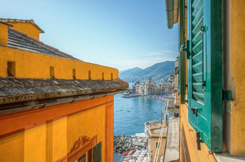 Camogli Apartment | Discover Casa Iris: Family-Friendly 4-Star Retreat
