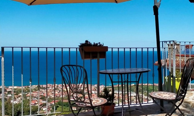Castellabate House | Oceanfront Escape at Casa Iris - Rated 9.1/10 by Guests