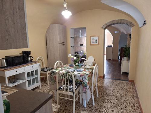 Cisano sul Neva Apartment | Discover Casa Iris: Family & Pet-Friendly Retreat Awaits